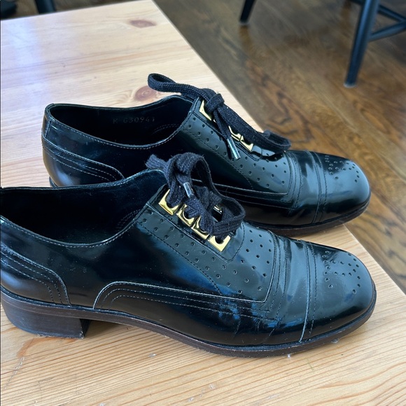 Chanel Black Patent Leather shoes with Gold Details Size 37C Luxury Old Money - Picture 3 of 7